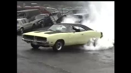 Dodge Charger 1968 Drifting Burnout