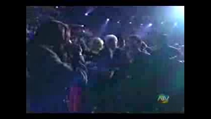 Juanes & Black Eyed Peas - La Paga Live