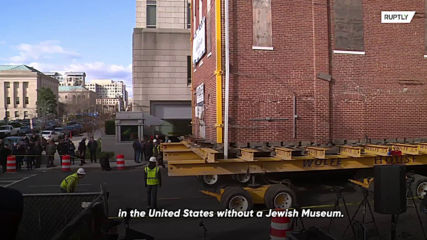 Synagogue in Washington arrives on wheels to its new home
