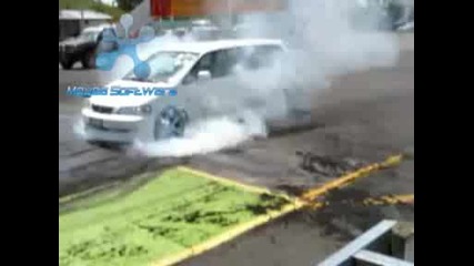 Honda Odyssey Minivan Burnout