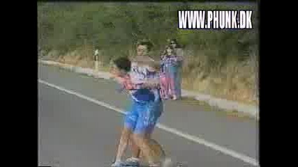 Колоездачи се бият