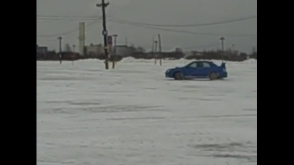 дрифт на сняг subaru impreza