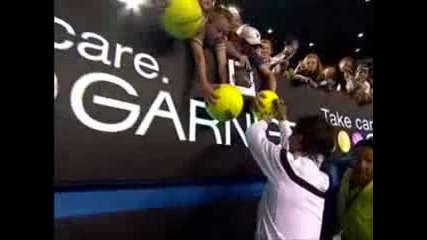 Australian Open 2009 - Рафаел Надал нападнат за автографи
