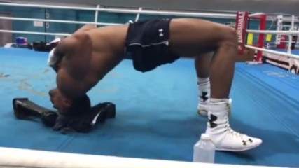 Anthony Joshua Doing The Mike Tyson Neck Roll. Don't try this at home !