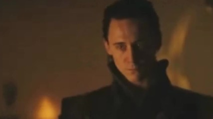 Яките персонажи Дарси и Локи от филма Тор: Богът на Гръмотевиците (2011)