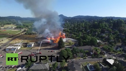 САЩ: Дрон заснема огромни пламъци, обхванали исторически стадион в Орегон