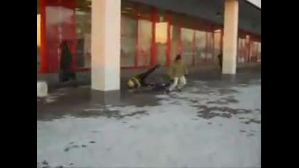 Удар по главата - Голам смях