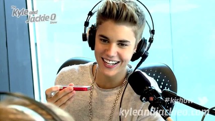 Justin Bieber Answers Phone To Mum During Interview