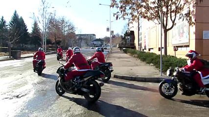 Коледно настроение с Дядо Коледа на мотори в Разград