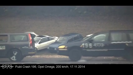 Ето какво се случва когато кола се удари с 200 км/час!
