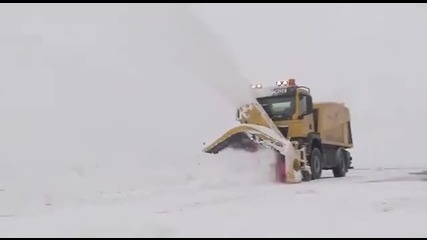 Как почистват снега в различни държави