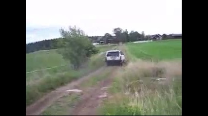 Волво 240 Срещу Големият Камък