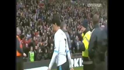 Patrice Evra провокира Luis Suarez