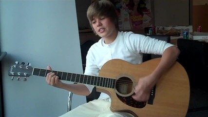 Justin Bieber изпълнява One less lonely gril за списание Seventeen 