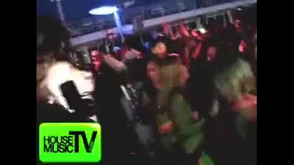 Sexy Pool Party Girls Going Crazy Aboard Groove Cruise - Lee Kalt live - House Music Tv