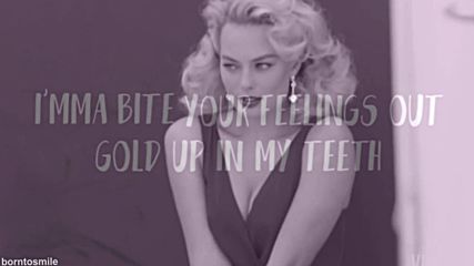 Margot Robbie ; gold