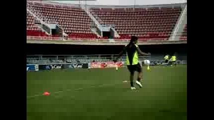Ronaldinho Тренира