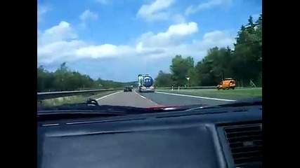 Раздранканото Ferrari 355 spider На kocunche се опитва да ме стигне :) 