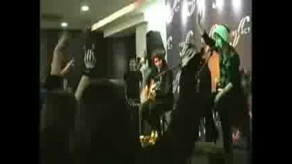 Paramore - Crushcrushcrush (wfnx Radio)