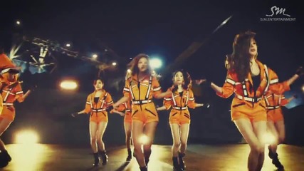 Girls' Generation - Catch Me If You Can