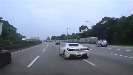 Идиот с Ferrari 458 Spider засича Nissan Gtr