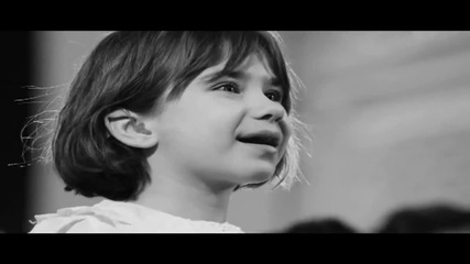Химнът на България, изпълнен от деца с увреден слух
