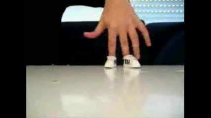 finger break dance