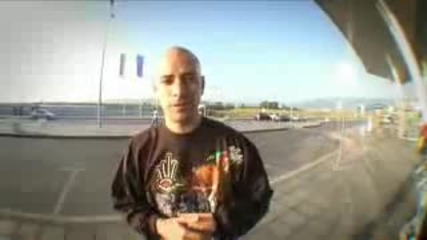 Eklips is beatboxing at Bulgaria Airport - Beatbox Battle Tv 