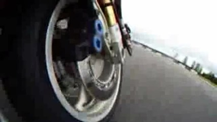 Yamaha R1 С предно и задно предаване - В движение