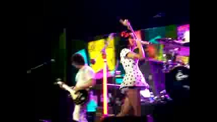 Vans Warped Tour - Честване 15 - та годишнина - Katy Perry - Hot N Cold