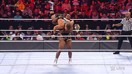 Big E vs. Chad Gable: Raw, Nov. 8, 2021