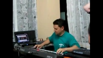 dj митака - mene e ucilo vreme на живо от шипково 2011 клавир марто