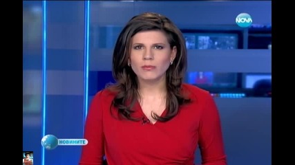 Човек и робот се ръкуват в Космоса