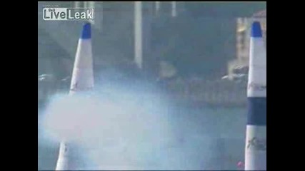 Лудак Прави Невероятни Трикове със самолет