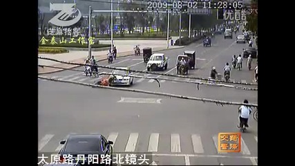 Crazy!!!!!!!!!!! Chinese Car Crash!!!!!!! B