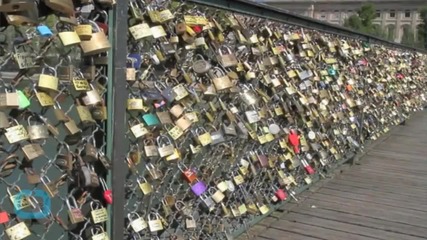 Paris Cuts 'love Locks' From Bridges