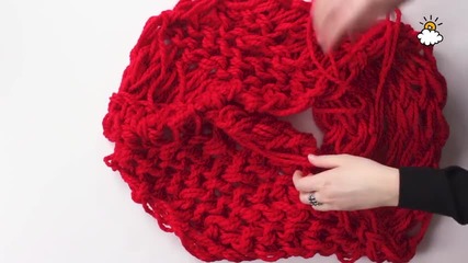 Плетене с ръце на удобен зимен шал