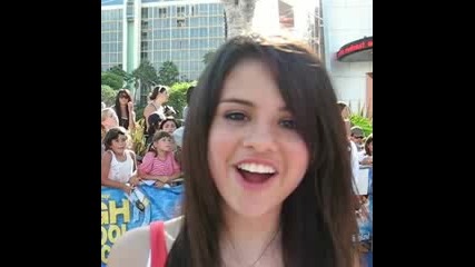 Selena Gomez Wizards Of Waverly Place Makes a Funny Face 