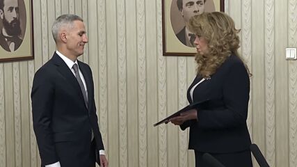 Президентът връчи мандата за съставяне на служебен кабинет на Андрей Гюров