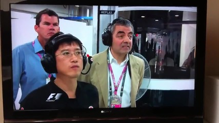 F1 Гран при на Индия 2011 - Rowan Atkinson прави смешна физиономия заради инцидента с Ham и Massa Hd