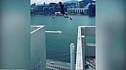 Смразяващ паркур от 25 етажен небостъргач в Хонконг