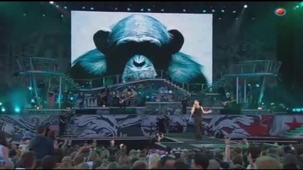 Robbie Williams - me and my monkey (live Knebworth)