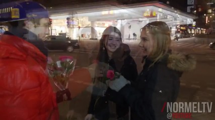 Пичове получават целувки в замяна на рози / Roses For Kisses On Valentine's Day || Normeltv