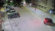 Шофьор помете три ограничителни колчета в центъра на Лясковец и избяга