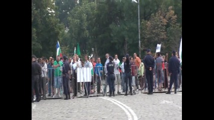 Буруджиева от Бсп насърчава протестиращите
