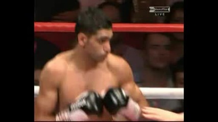 Amir Khan vs Marco Antonio Barrera round 1