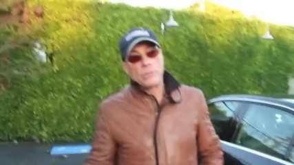 Жан - Клод Ван Дам пожелава честита нова година на феновете си