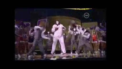 Shaq dancing with Jabbawockeez - 2009 Nba All - Star Game