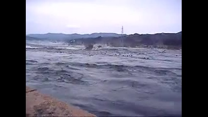 Кадри от цунамито в Япония 