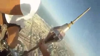 На върха на Бурж Халифа в Дубай 